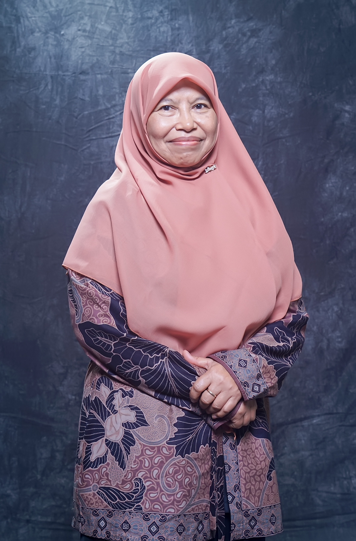 Dra. Arina Hidayati, M.Pd.