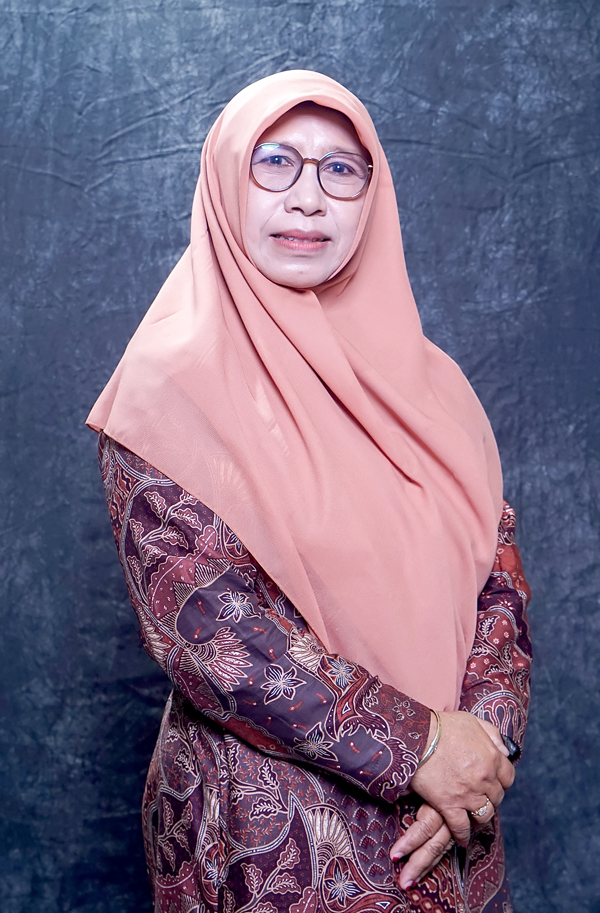 Dra. Sri Lestari